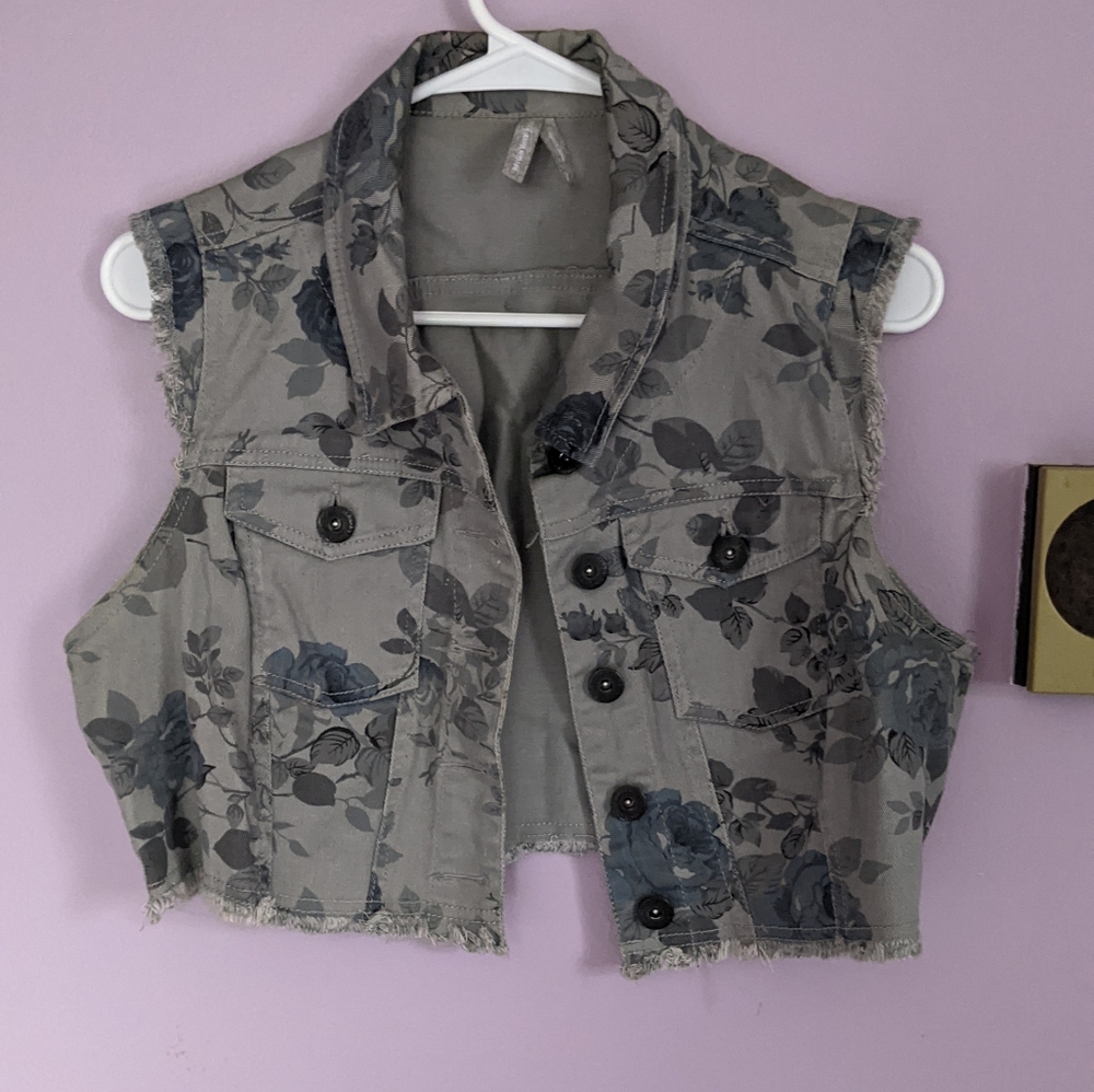 Crop top floral vest